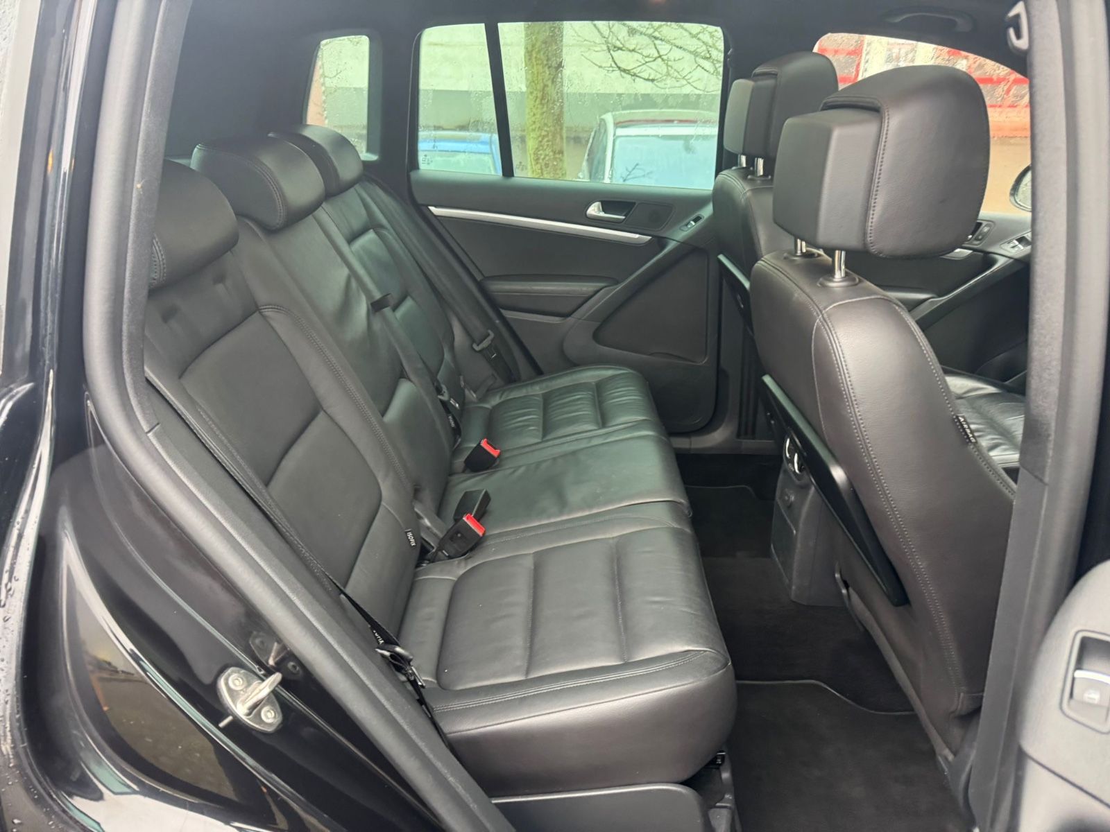 Fahrzeugabbildung Volkswagen Tiguan Sport & Style BMT R Line Navi+Panorama+Xe