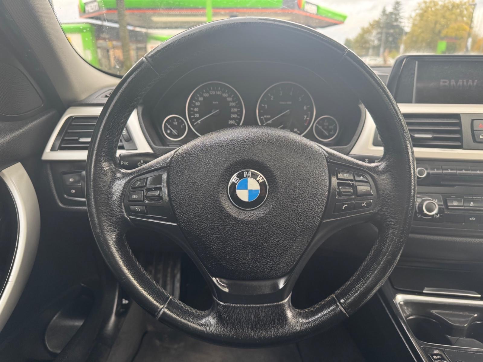 BMW Série 3 320i Touring BVA 184ch - Toit ouvrant - Clim - Régulateur de vitesse - Attelage