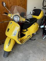 Vespa GTS Super 300 Zitronengelb - VESPA 2010