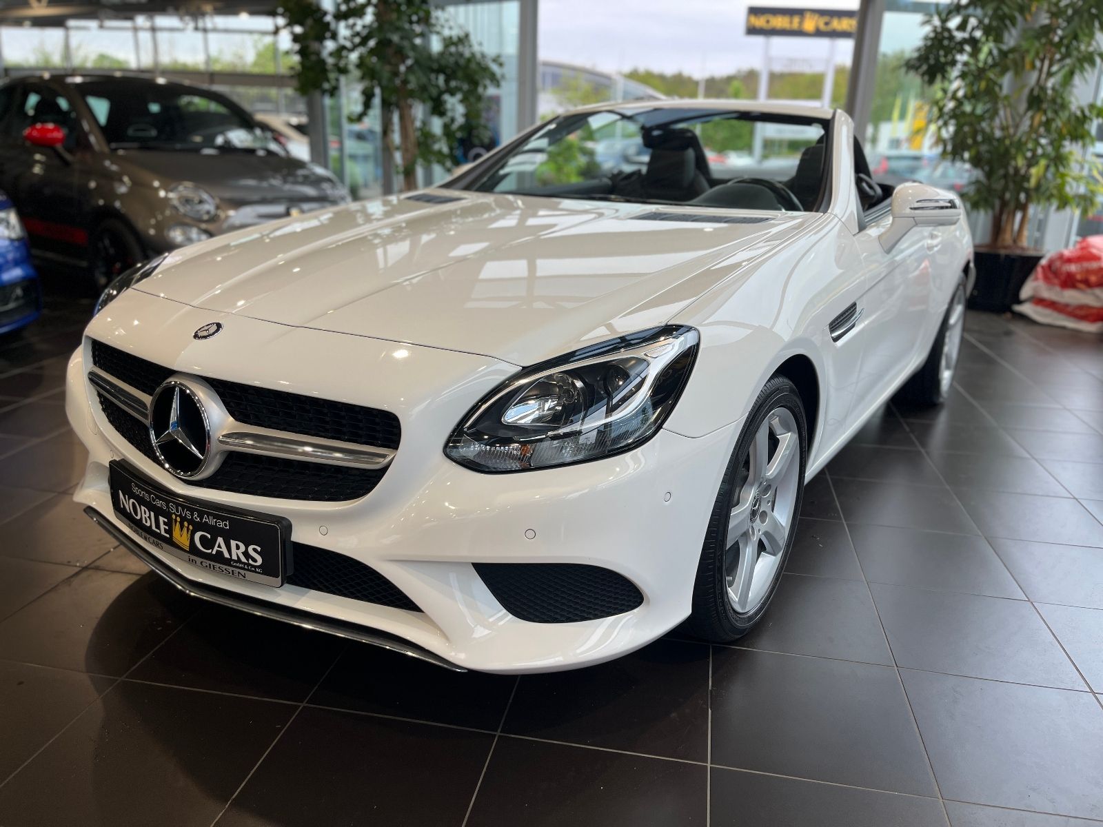 Fahrzeugabbildung Mercedes-Benz SLC 200 KLIMA NAV SHZ PDC ALU