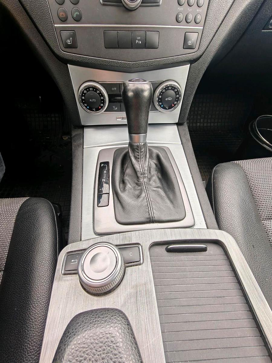 Mercedes-Benz C200 2010 — interior