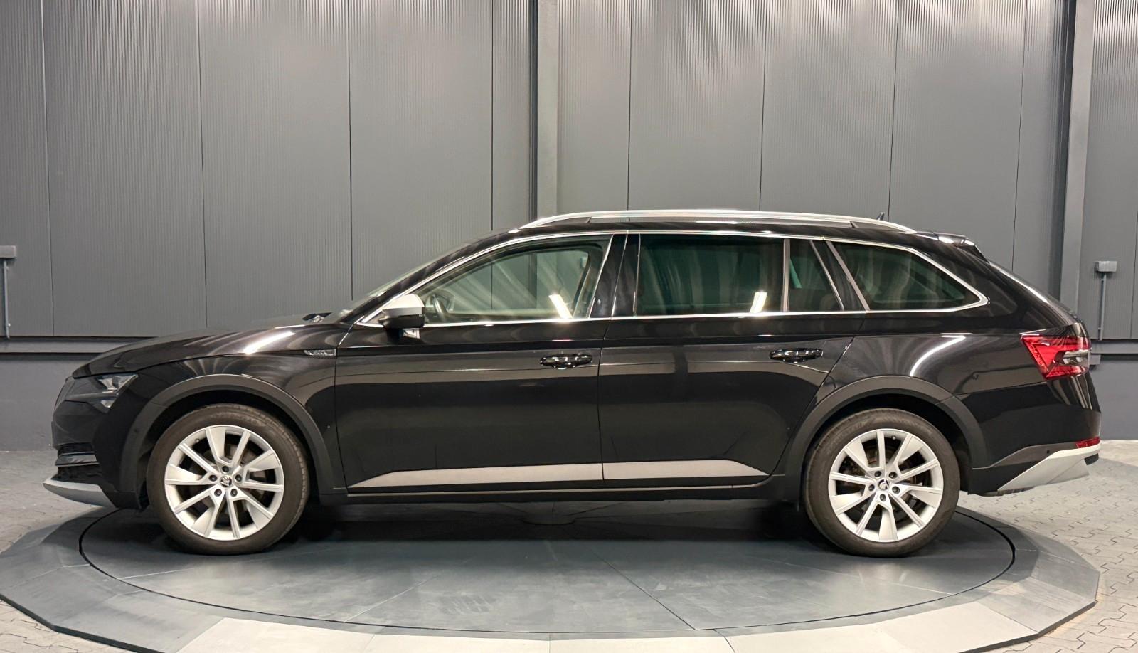 Skoda Superb Combi Scout 4x4 *AHK*360*18Zoll*CarPlay*