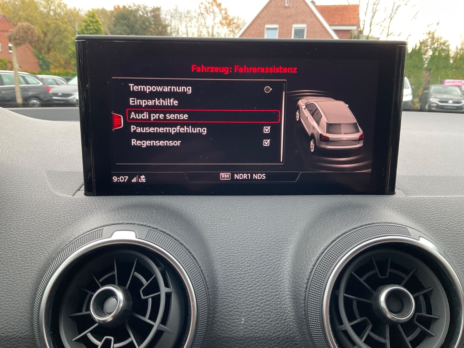 Fahrzeugabbildung Audi Q2 35 TFSI S tronic advanced,Kamera,Navi,LED