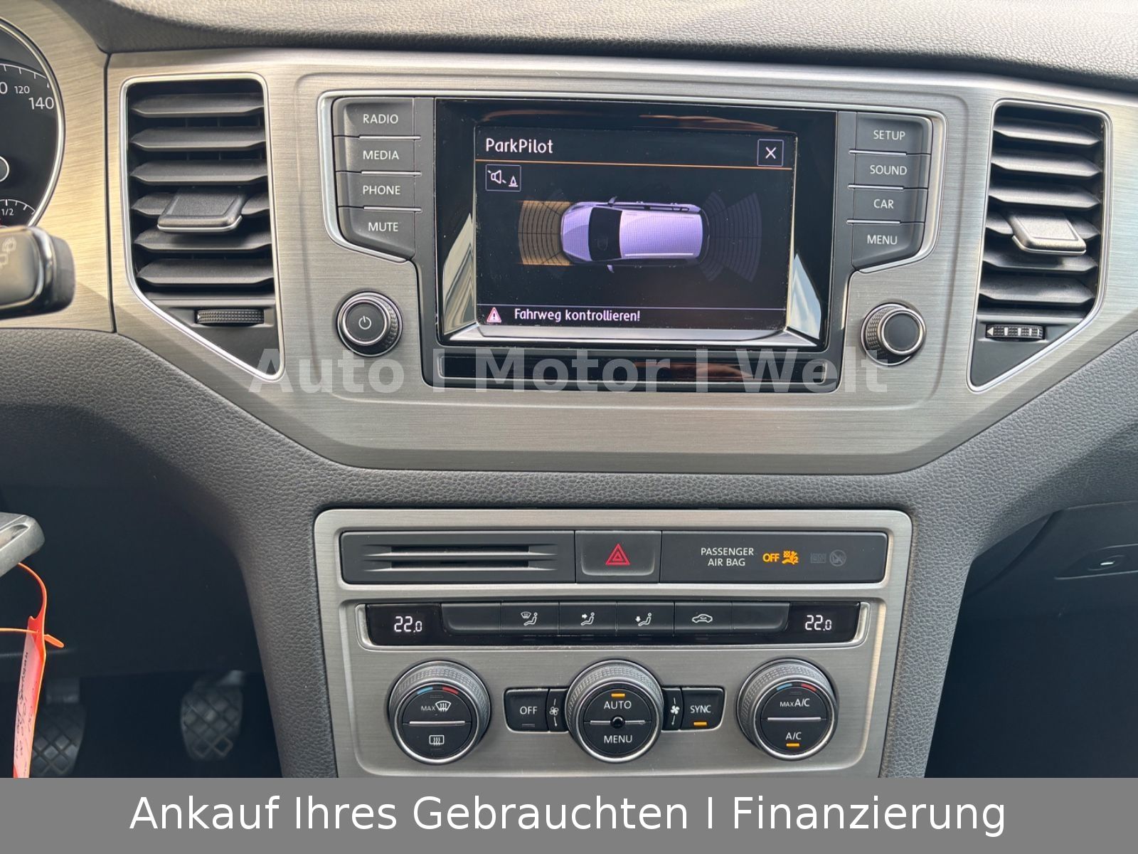 Fahrzeugabbildung Volkswagen Golf Sportsvan 1.Hand TEMPOMAT/ALU/KLIMA