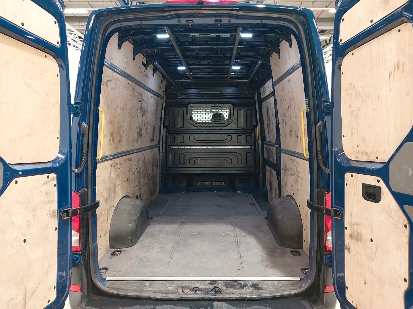 Fahrzeugabbildung Volkswagen Crafter Kasten 35 mittellang Hochdach FWD Kamera