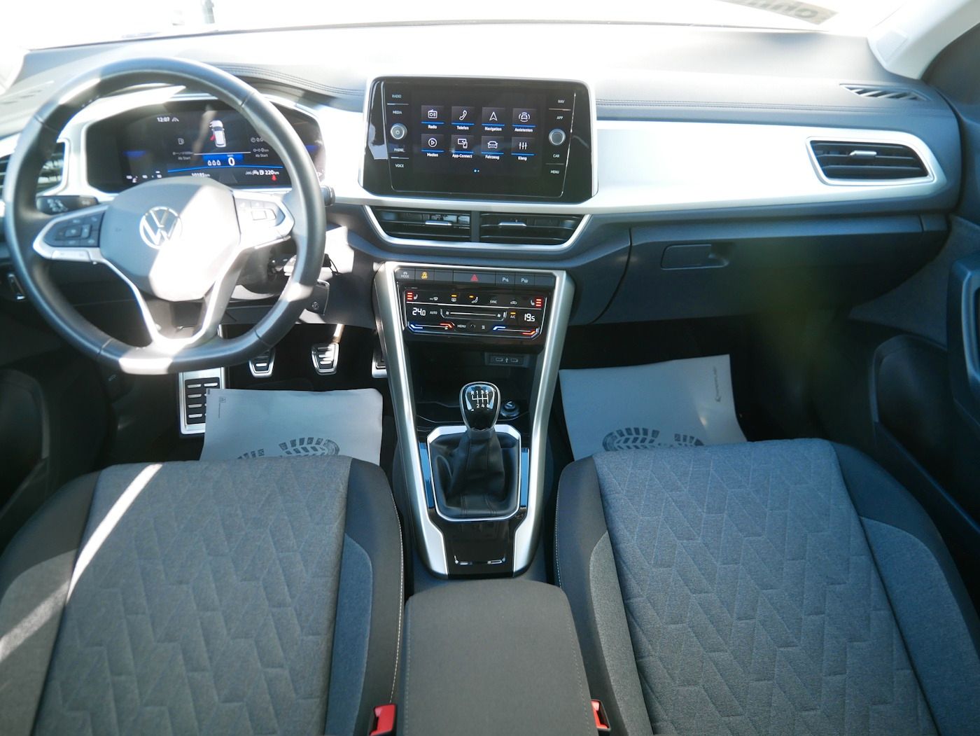 Fahrzeugabbildung Volkswagen T-Roc 1.0 TSI MOVE NEU38T AHK Standheiz ACC SHZ