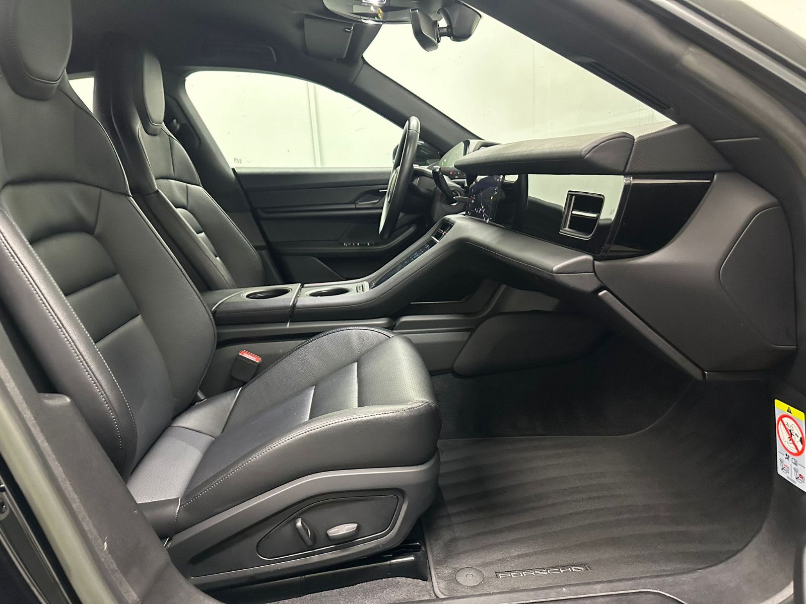 Fahrzeugabbildung Porsche Taycan  *LED*KLIMA*NAVI*SH*