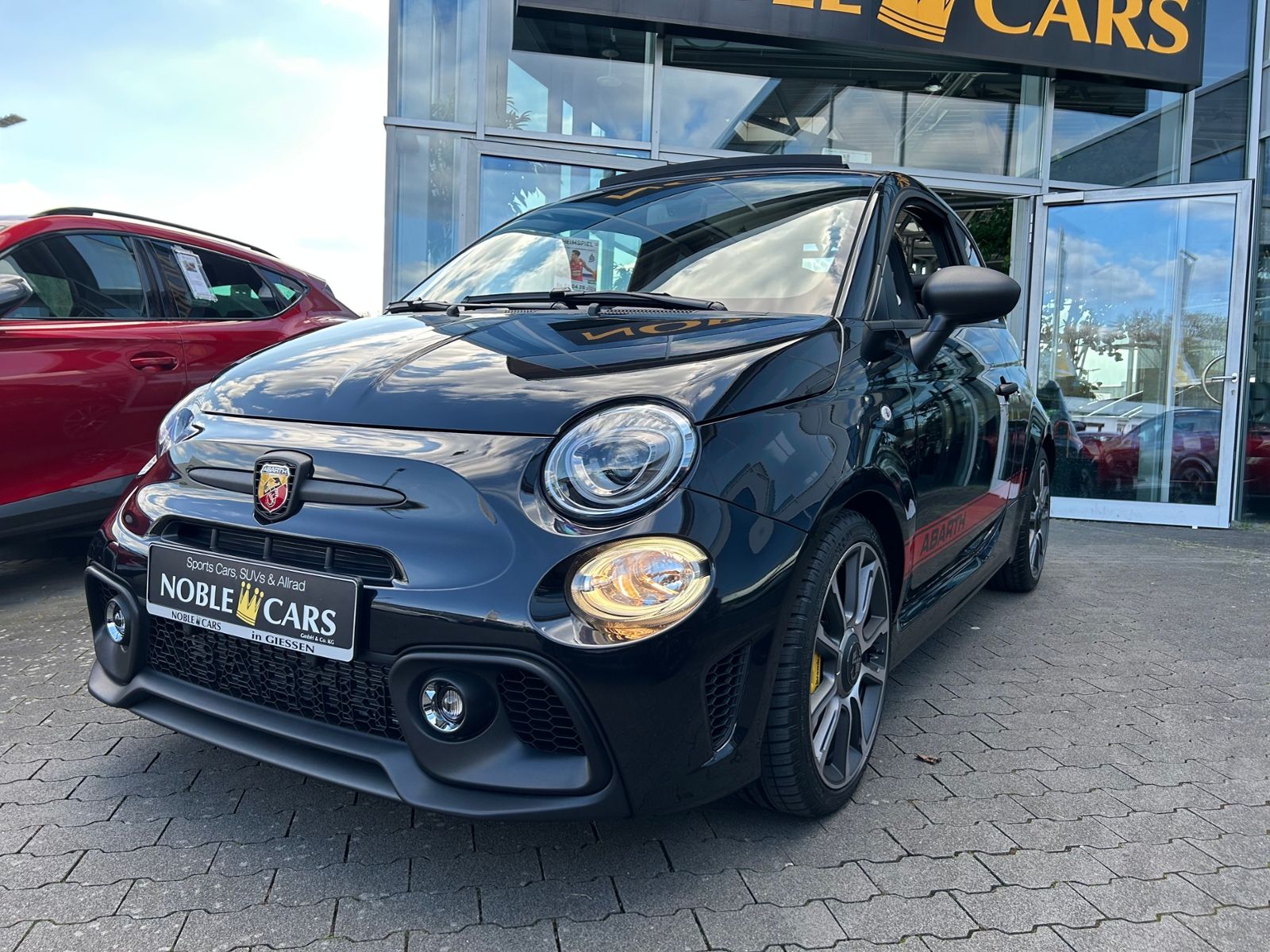 Fahrzeugabbildung Abarth 695C Cabrio Aut. LEDER CARPLAY PDC ALU