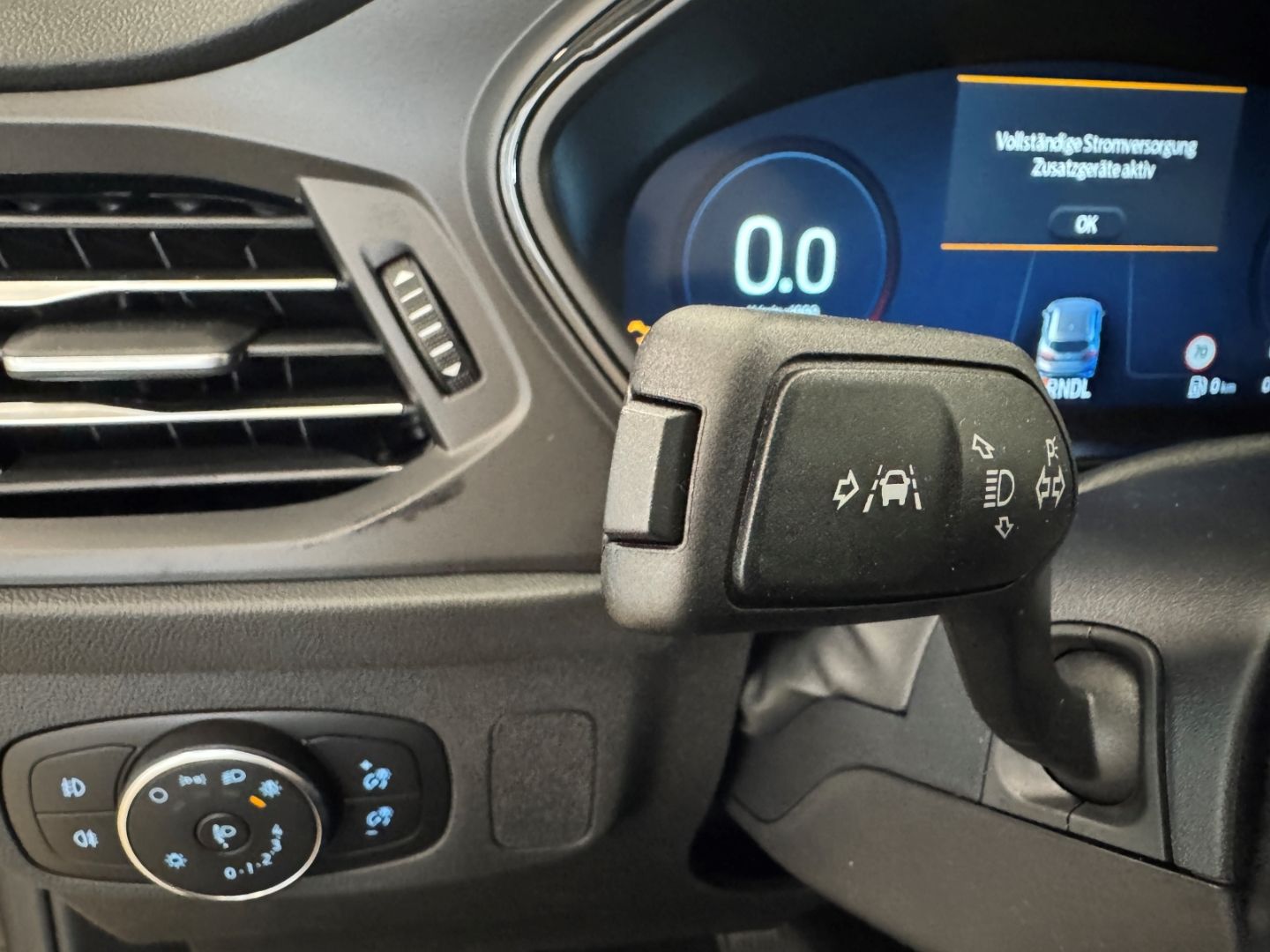 Fahrzeugabbildung Ford Focus Turnier ST-Line X B&O 18'' LED ACC Kamera