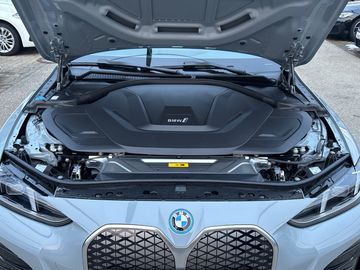 BMW i4 eDrive40 M Sportpaket HiFi DAB LED RFK Shz
