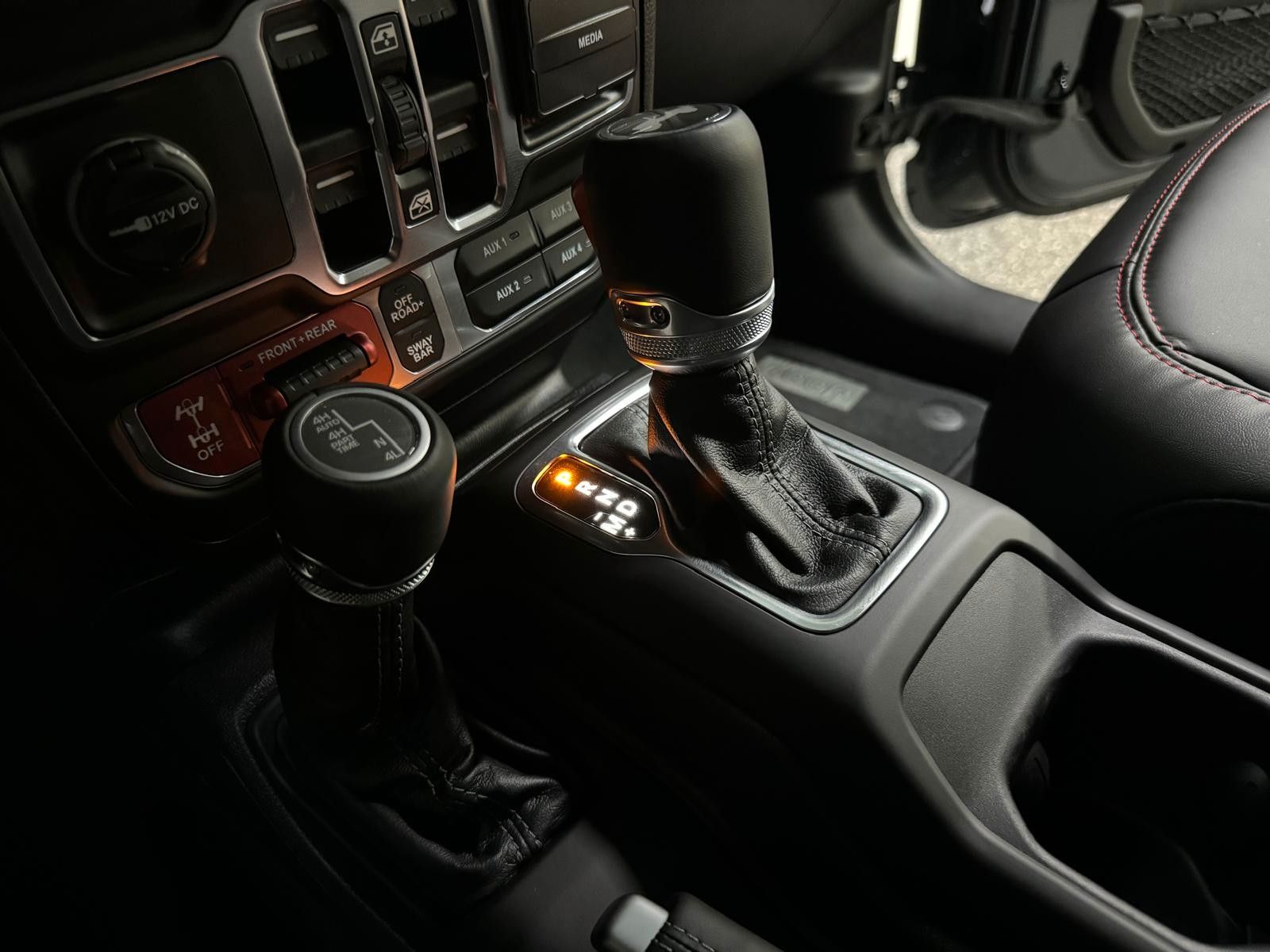 Fahrzeugabbildung Jeep MOAB 392-6.4L HEMI V8-WINDE-SKY ONE-35"