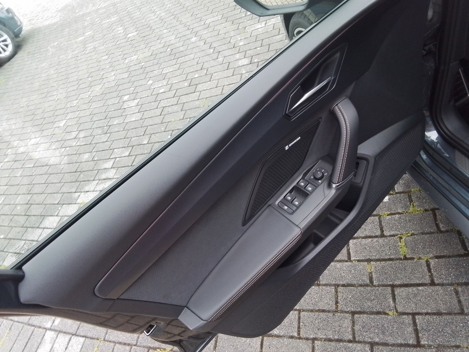 Fahrzeugabbildung CUPRA Leon Sportstourer 1.5 eTSI DSG PANO ACC LED KAME