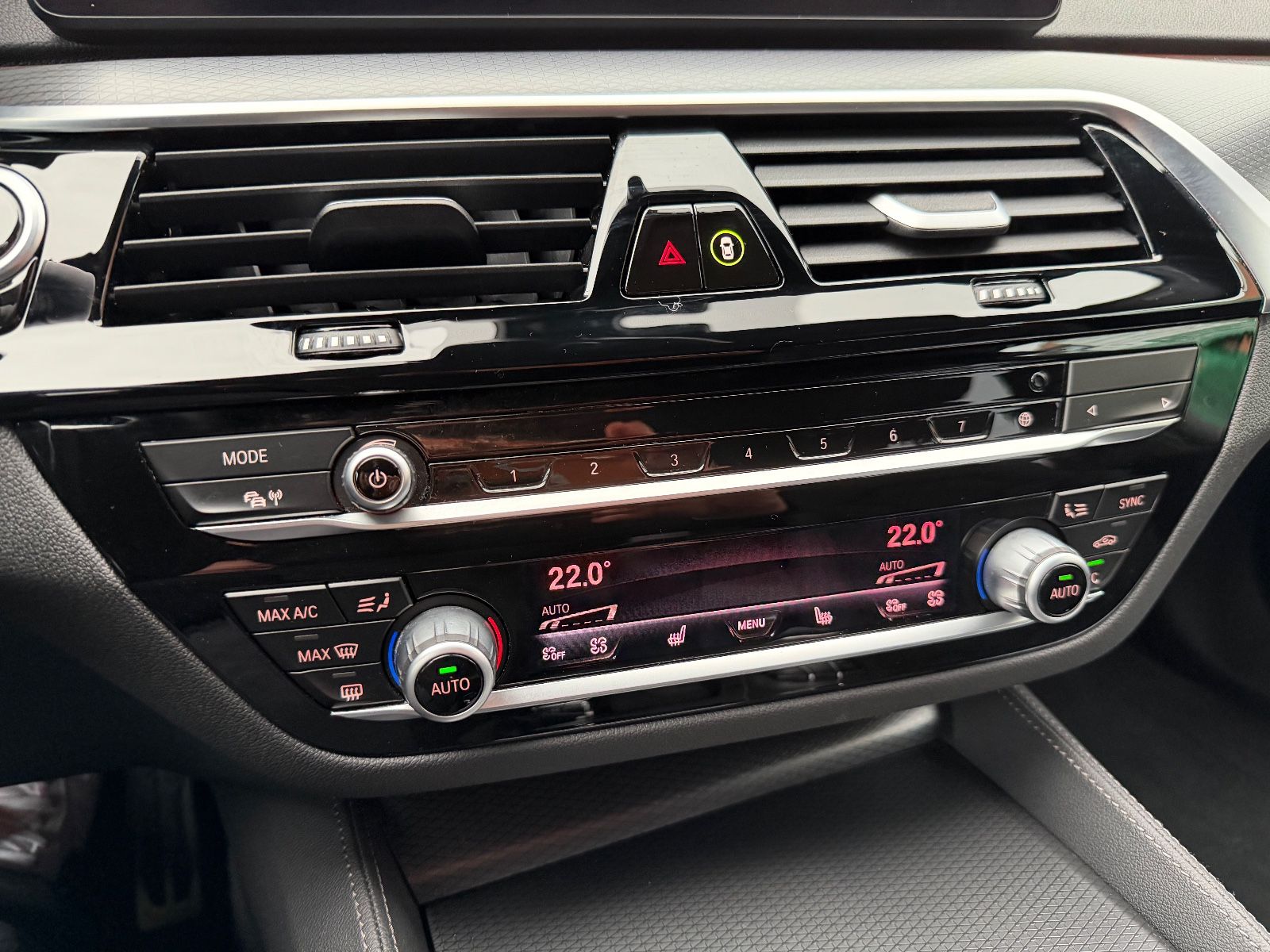 Fahrzeugabbildung BMW 520 i Touring M Sport H&K AHK LED KAMERA