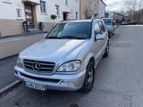 Mercedes-Benz ML 270 CDI - - Mercedes-Benz ML 270 in Stuttgart