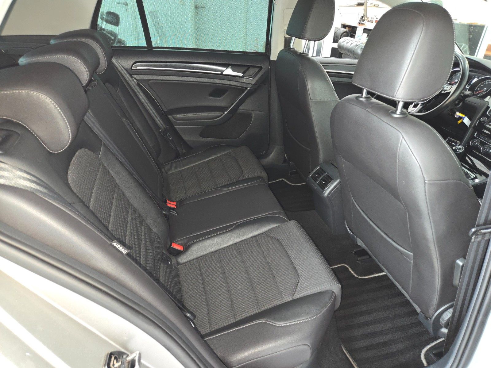 Fahrzeugabbildung Volkswagen Golf VII Lim. Highline BMT *PANORAMADACH*