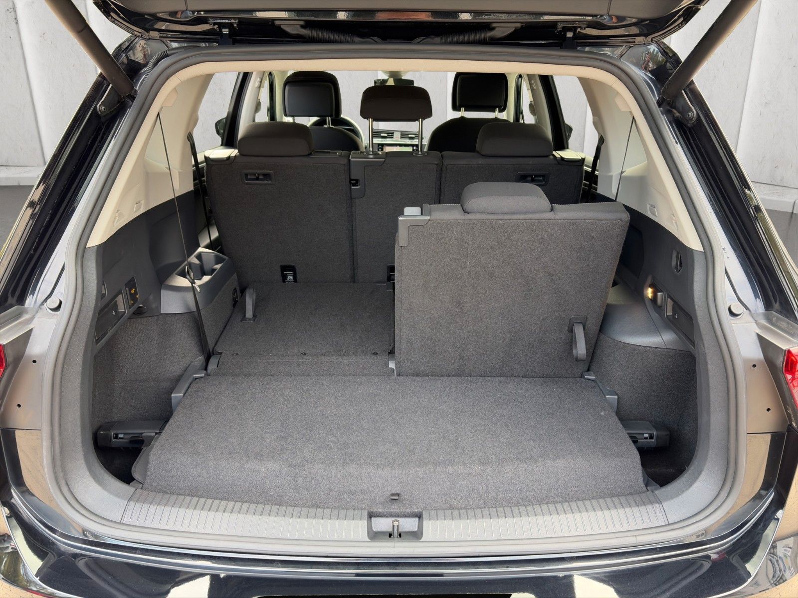 Fahrzeugabbildung Volkswagen Tiguan Allspace Highline 4Motion*7Sitzer*Pano**