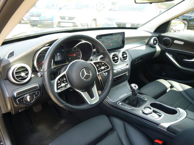 Fahrzeugabbildung Mercedes-Benz C 200 d Lim >NAVI/LED-Licht/SHZ/Parkassist/PDC<