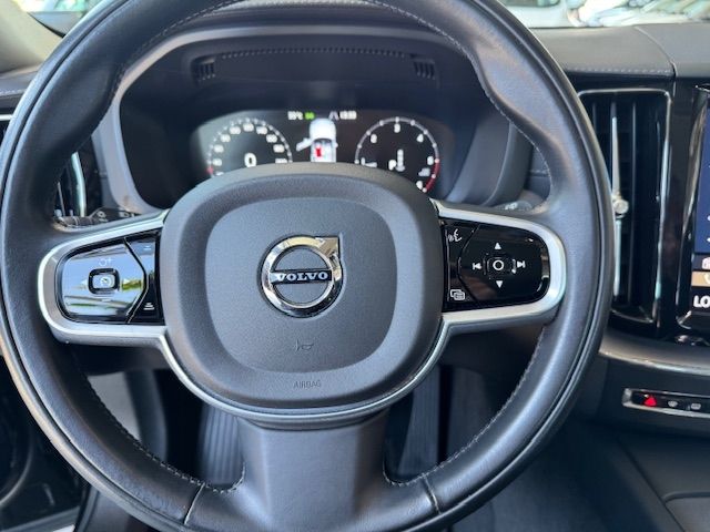 Fahrzeugabbildung Volvo XC60 Inscription AWD LEDER RFK 19"