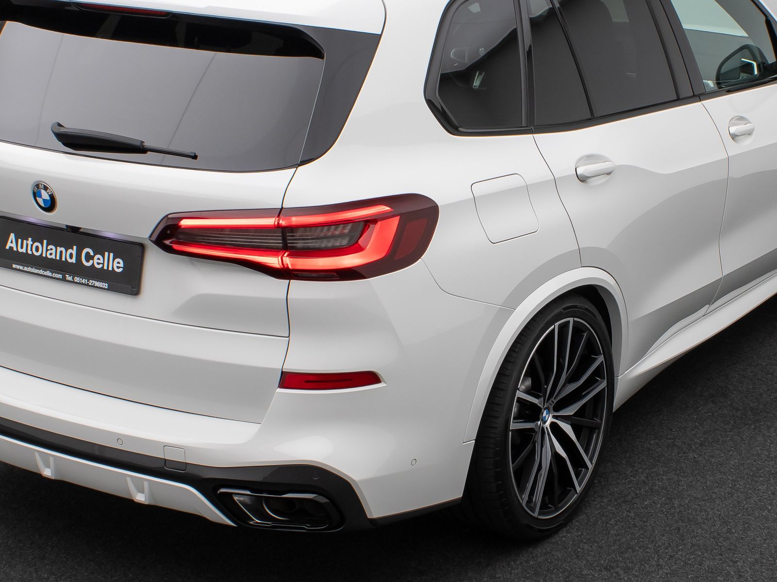 Fahrzeugabbildung BMW X5 M50i Panorama 360° HUD DAB H/K AHK Individual