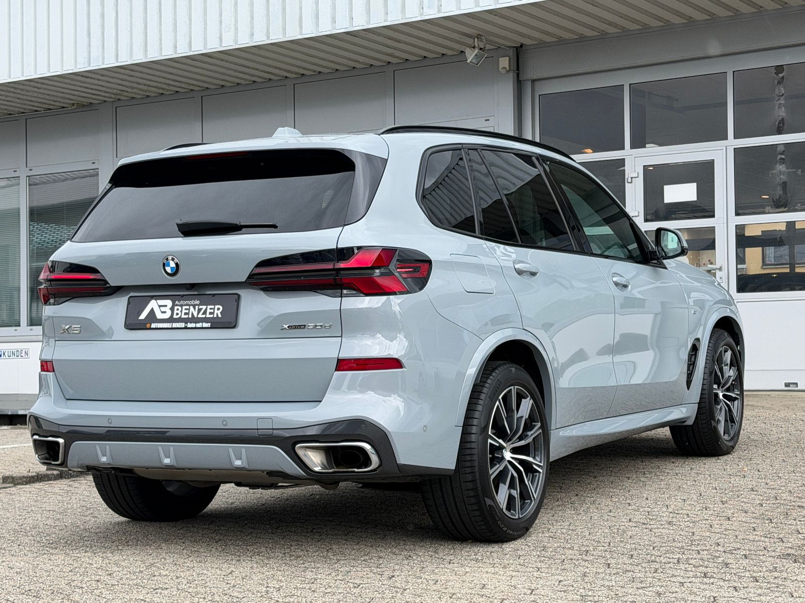 Fahrzeugabbildung BMW X5 30 d xDrive M Sport/HEAD-UP/360°/SOUND/AMBIEN