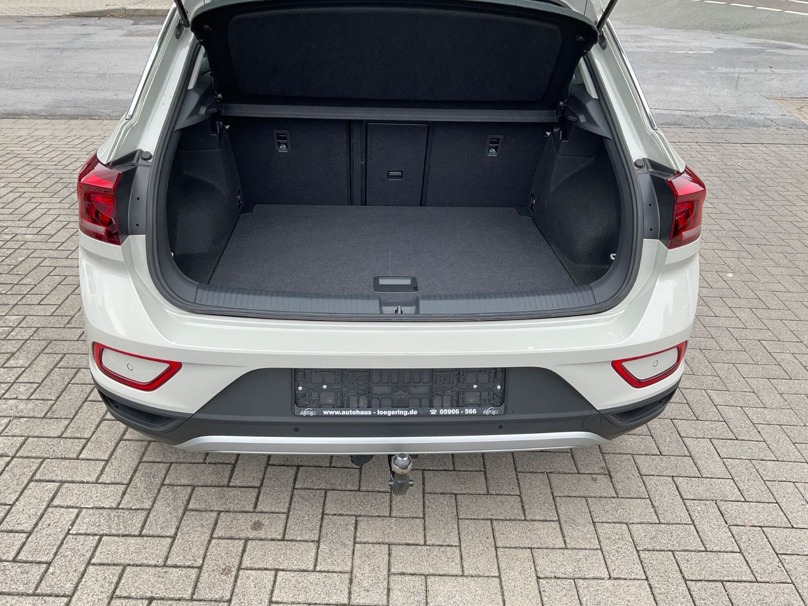 Fahrzeugabbildung Volkswagen T-Roc 1.5 TSI DSG Life,AHK,Navi,LED,AppConnect