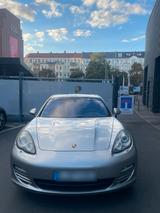 Porsche Panamera 4S V8 - Porsche Panamera aus 2010: 4s