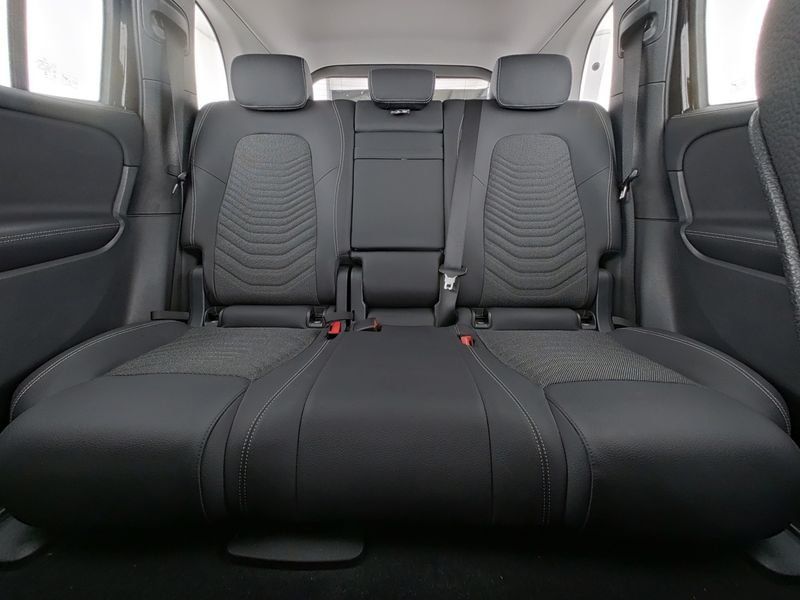 Fahrzeugabbildung Mercedes-Benz GLB 180 Progressive*AHK*Kamera*Totwinkel*MBUX*7G