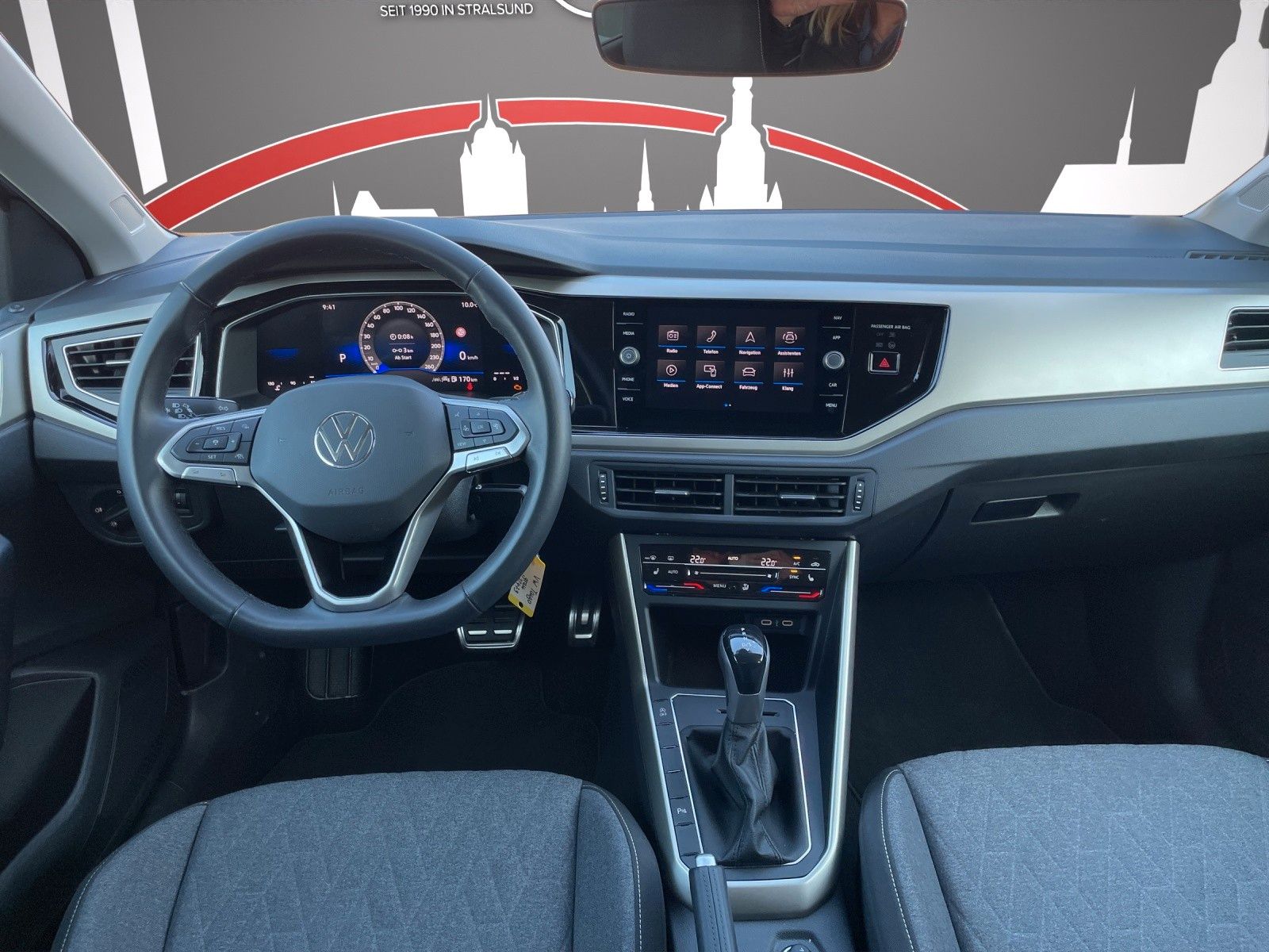 Fahrzeugabbildung Volkswagen Taigo 1.0 TSI DSG MOVE LED/AHK/SHZ/RFK/ACC/PDC