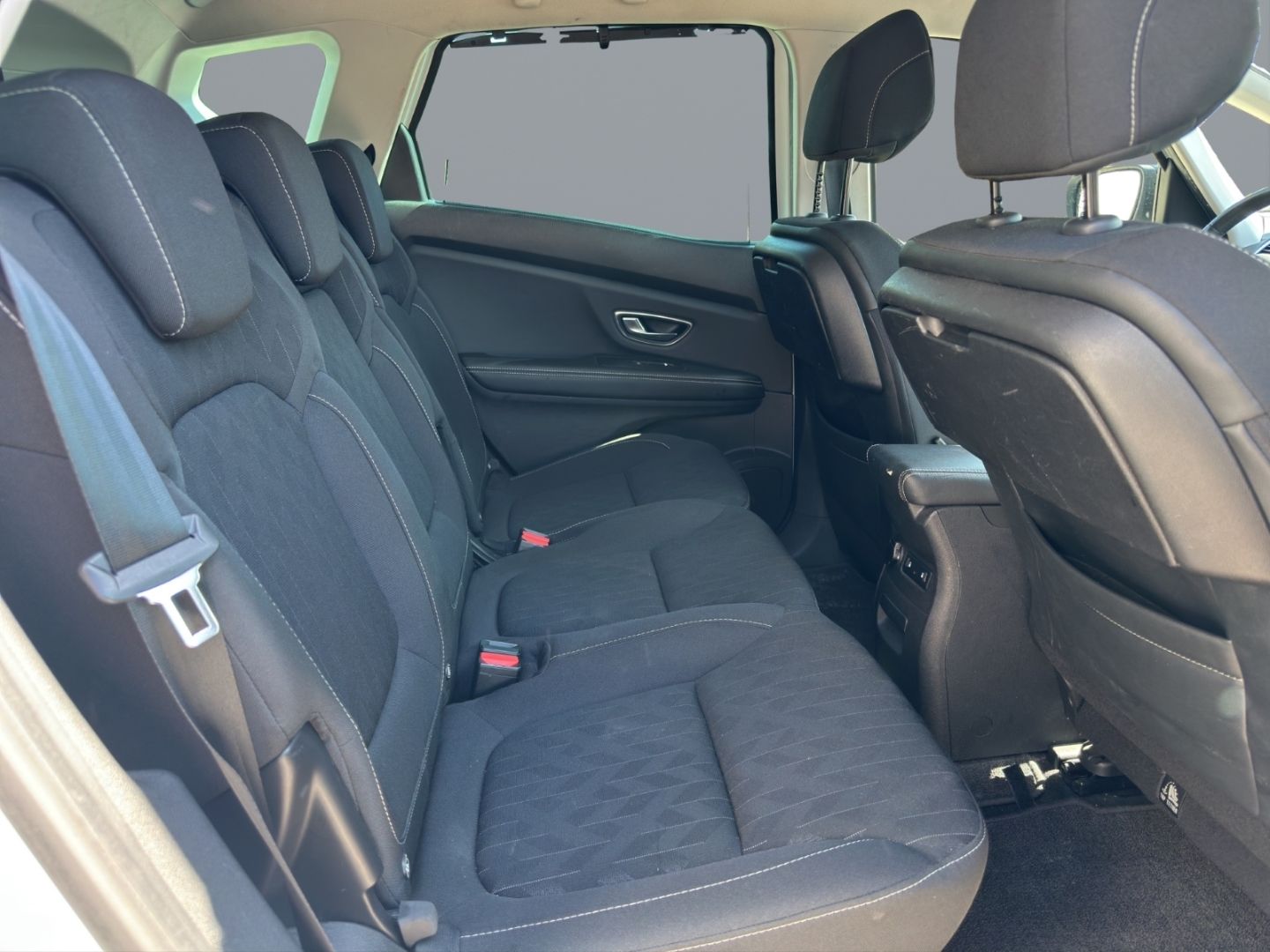 Fahrzeugabbildung Renault Scenic IV Limited 1.3 TCe 140 EDC EU6d-T Navi Ap