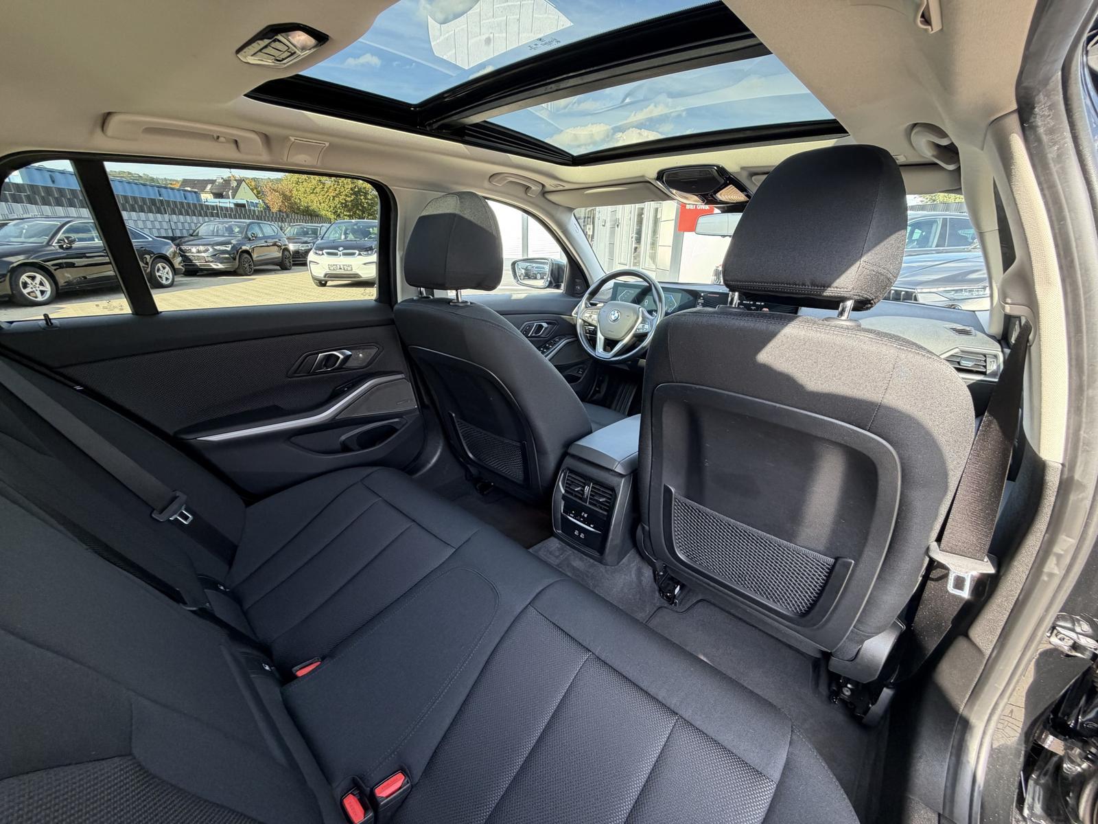 BMW 320 d xDrive |LCProf|Pano|HUD|H/K|Kamera|