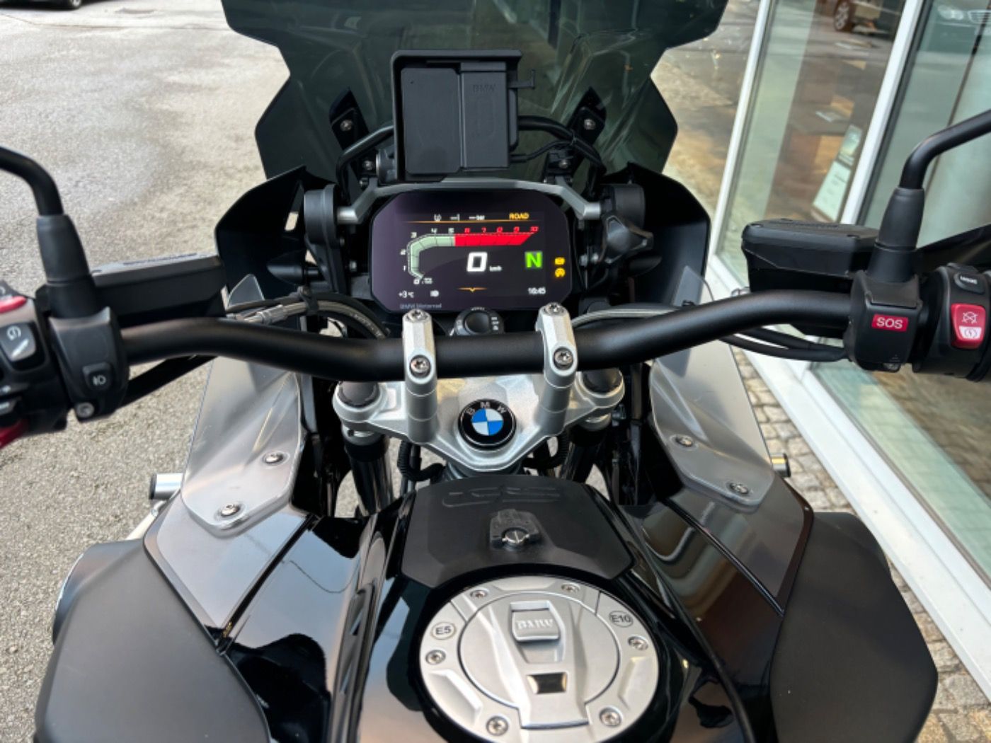 Fahrzeugabbildung BMW R 1250 GS ADVENTURE Sondermodell Triple Black Ti