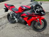 Honda CBR FIREBLADE SC57  1000RR  Neuwertig!  - Angebote