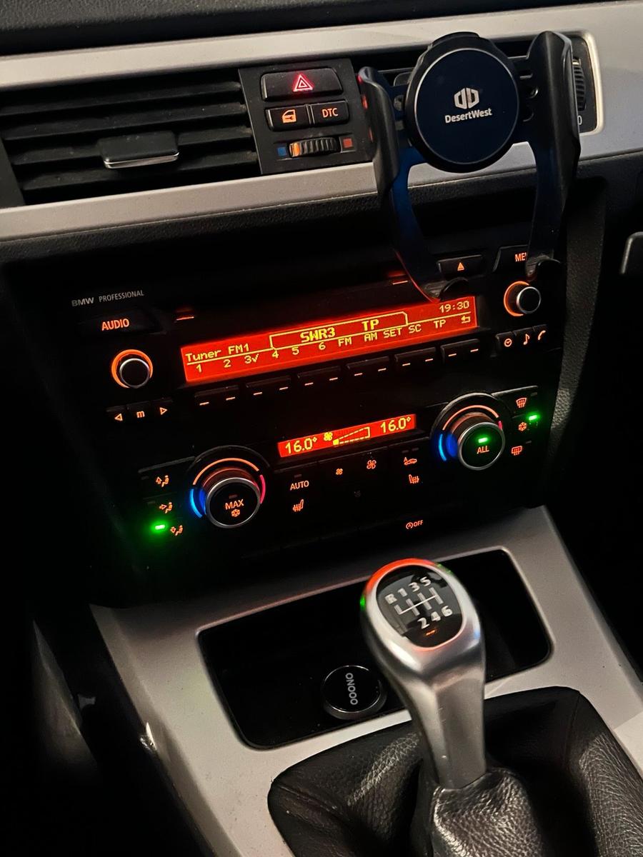 BMW 318 2011 — двигун