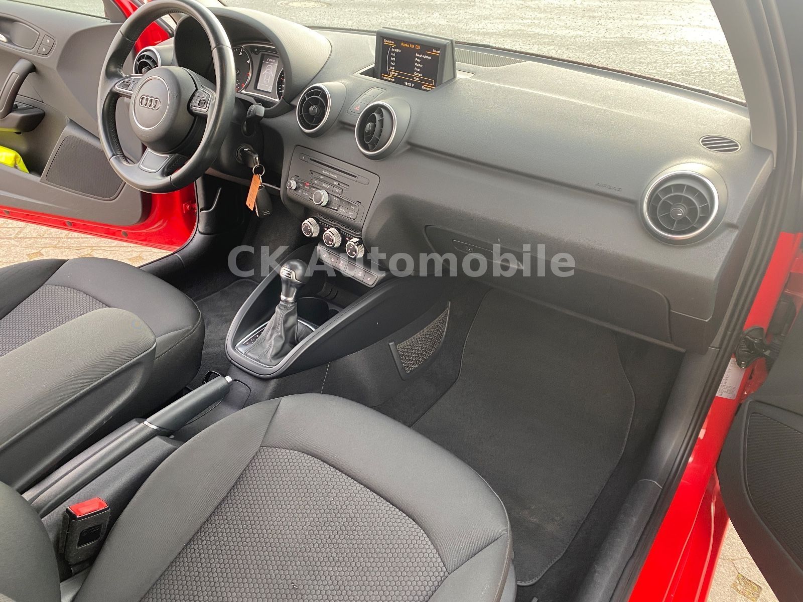 Fahrzeugabbildung Audi A1 Attraction 1.6 TDI DSG/Klima/Bi-Xenon/SHZ/PDC