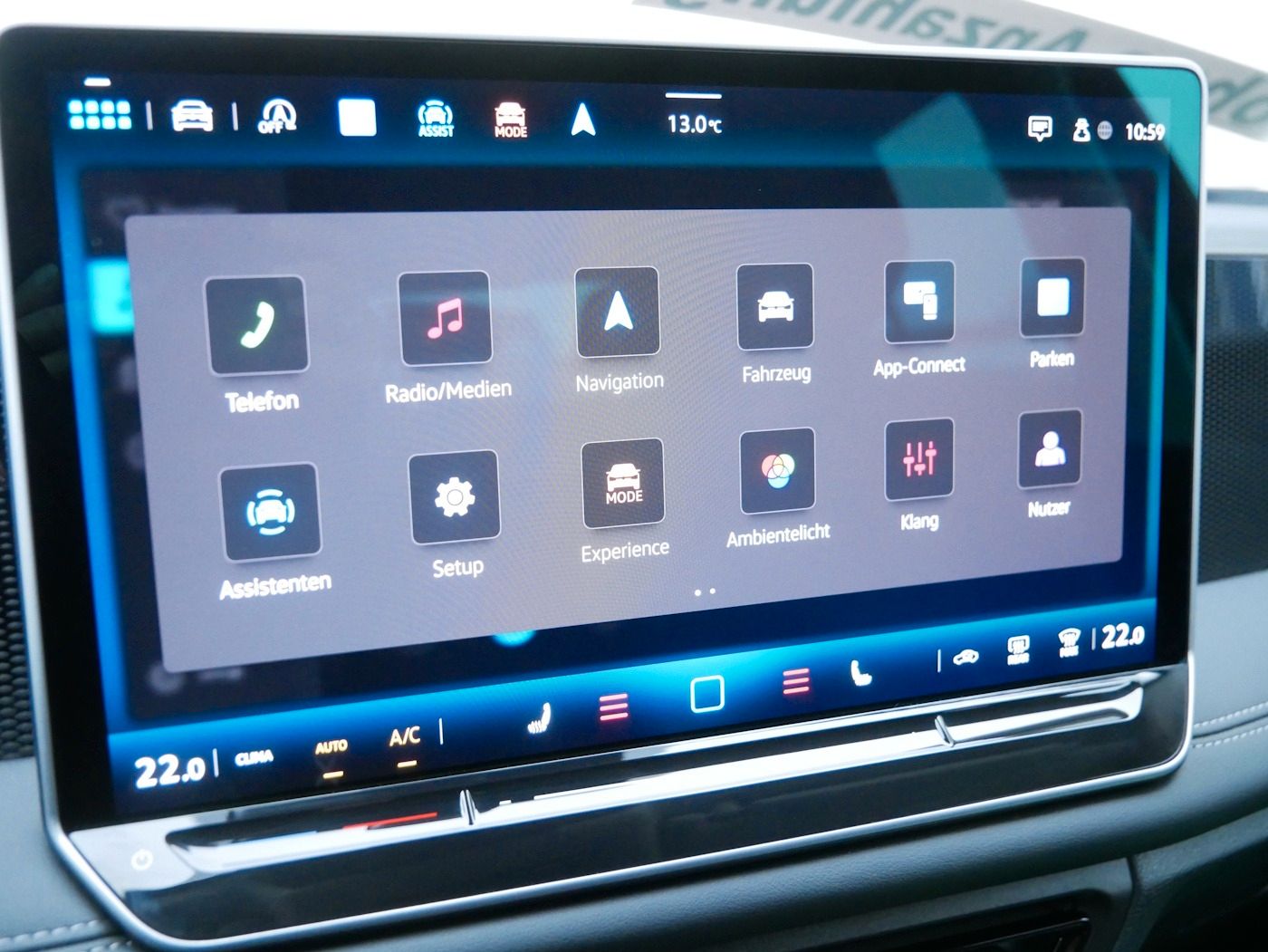 Fahrzeugabbildung Volkswagen Tiguan 1.5 eTSI Life NEU52T Matrix AHK Kamera AC