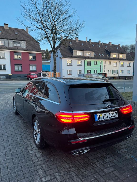 Image of Mercedes-Benz E 200
