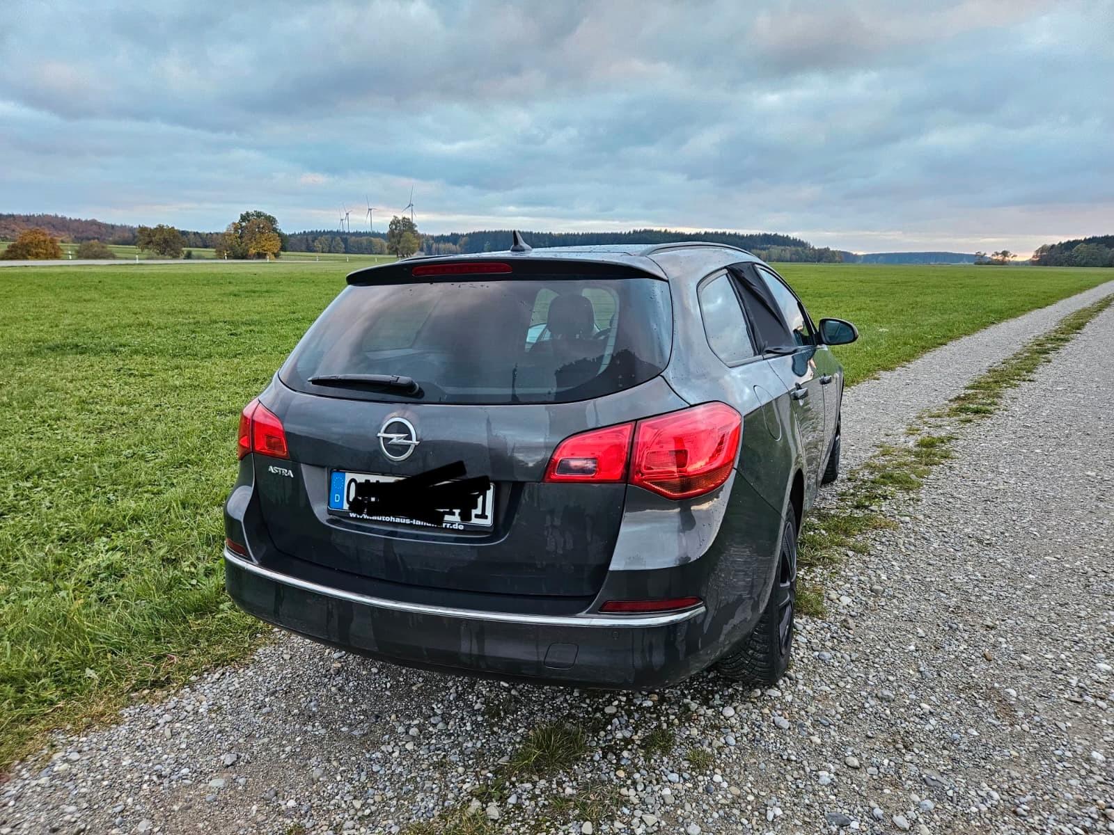 Opel Astra 2014 — photo 6
