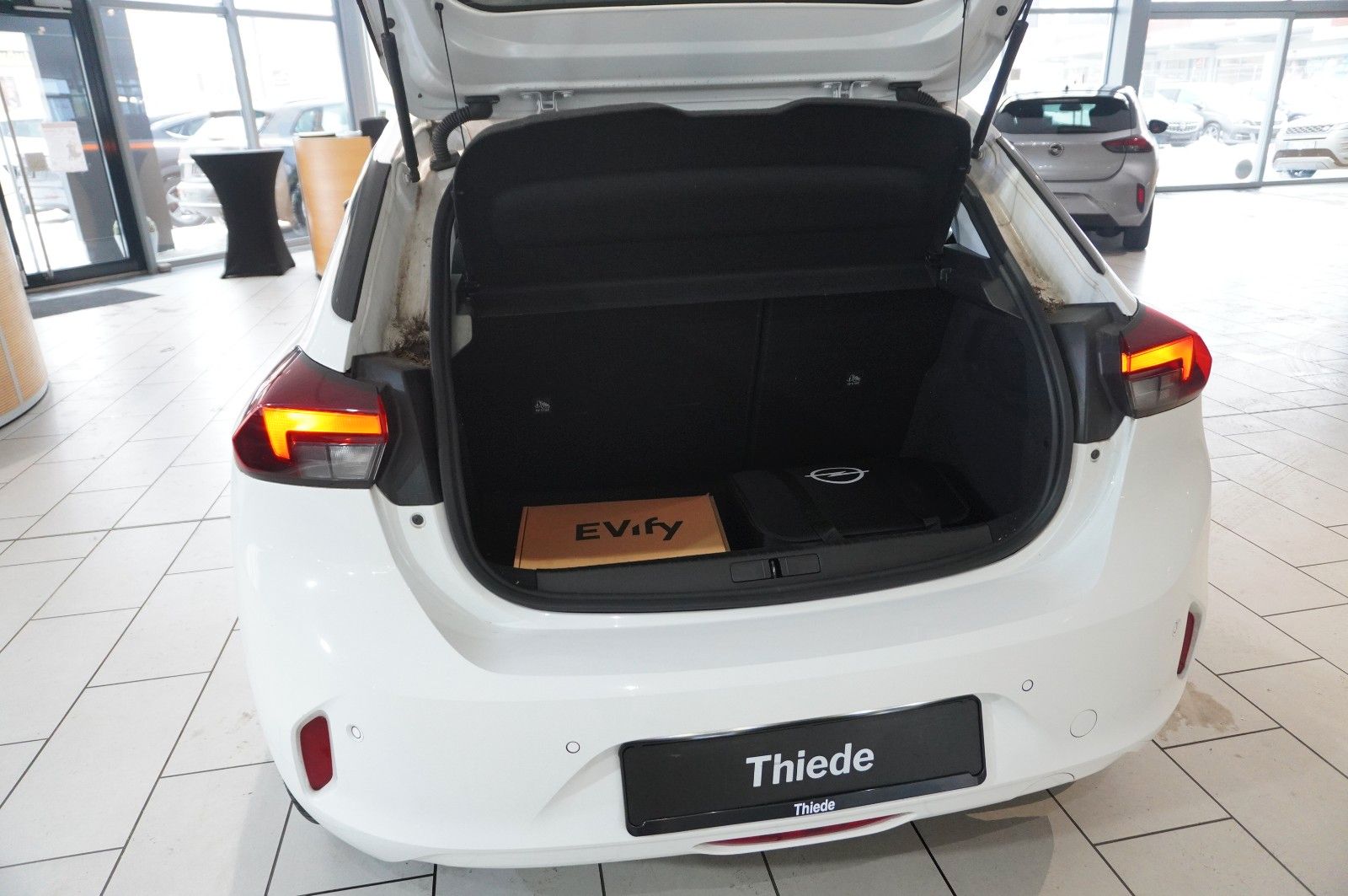 Fahrzeugabbildung Opel Corsa-e F FACELIFT 3-PHASIG NAVI/LED/DAB/11KW/SH