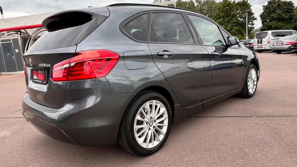 BMW 225