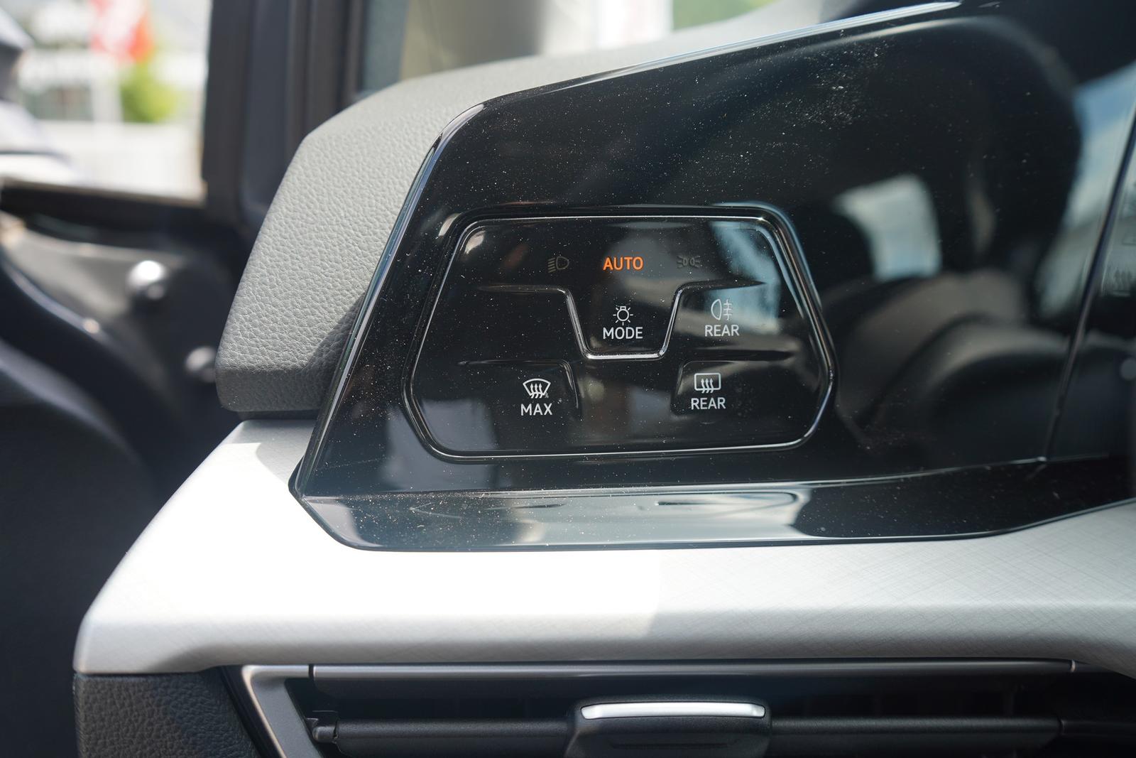Volkswagen Golf VIII 1.5 TSI Life LED ACC App-Connect PDC