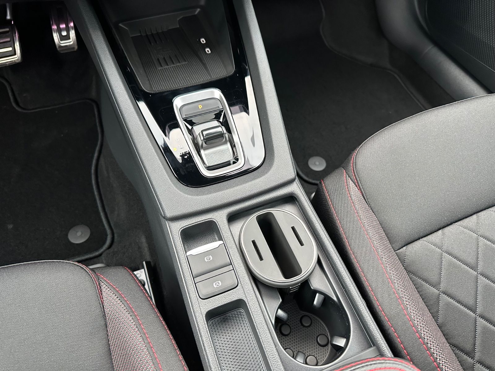 Fahrzeugabbildung SKODA Octavia RS Combi 2.0 TSI DSG AHK/Pano/Navi/ACC