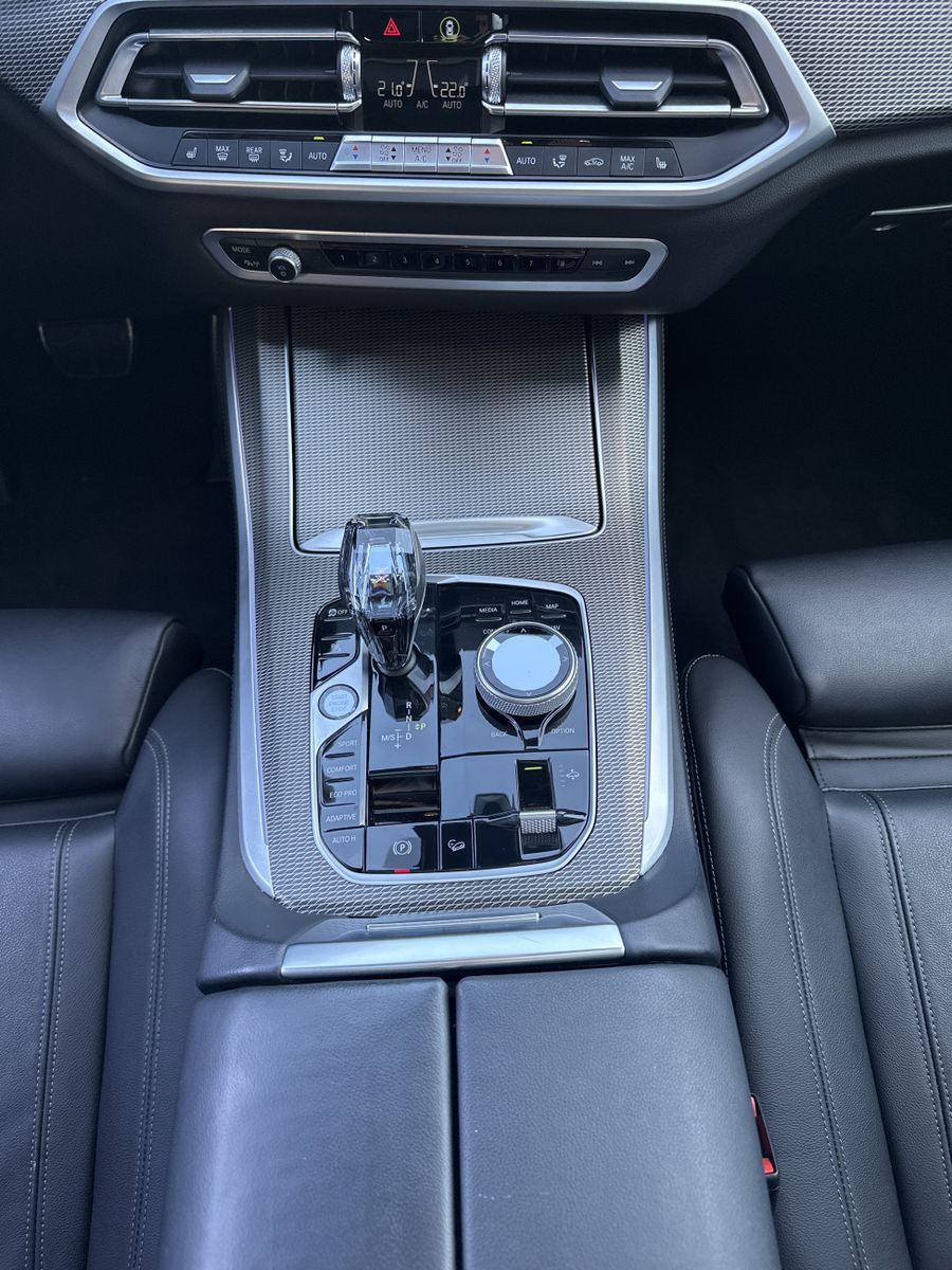 Fahrzeugabbildung BMW X5 xDrive30d M-Sport NAV+LASER+PANO+22ZO+HEAD-UP