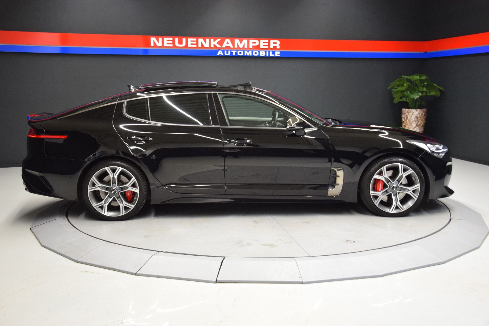 Fahrzeugabbildung Kia Stinger GT 4WD Pano HuD Sitzlüft. H/K Memory LED