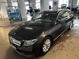 Mercedes-Benz E 220 d T Autom. - AHK  - Mercedes-Benz E 220 mit Diesel-Antrieb: Schwarz, Kombi