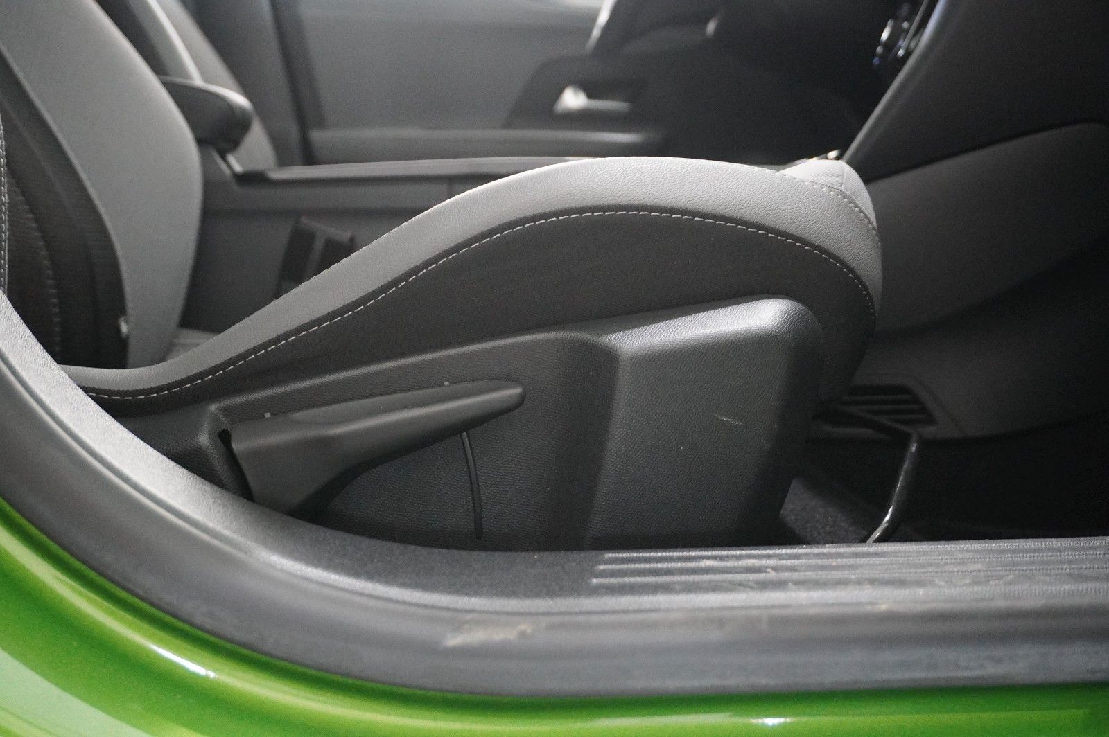 Fahrzeugabbildung Opel Mokka-e ELEGANCE 3-PHASIG NAVI/LED/KAMERA/SPORT