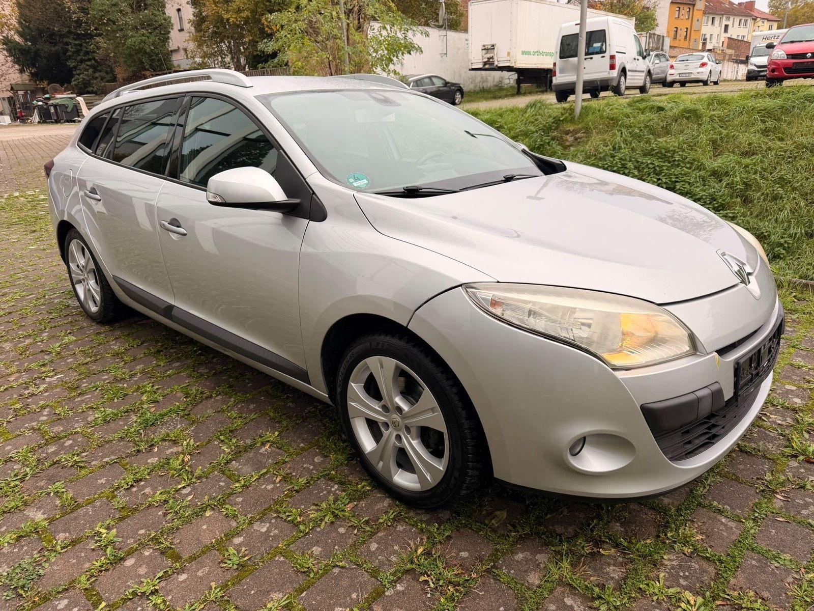 Renault Megane 2010 — rear view