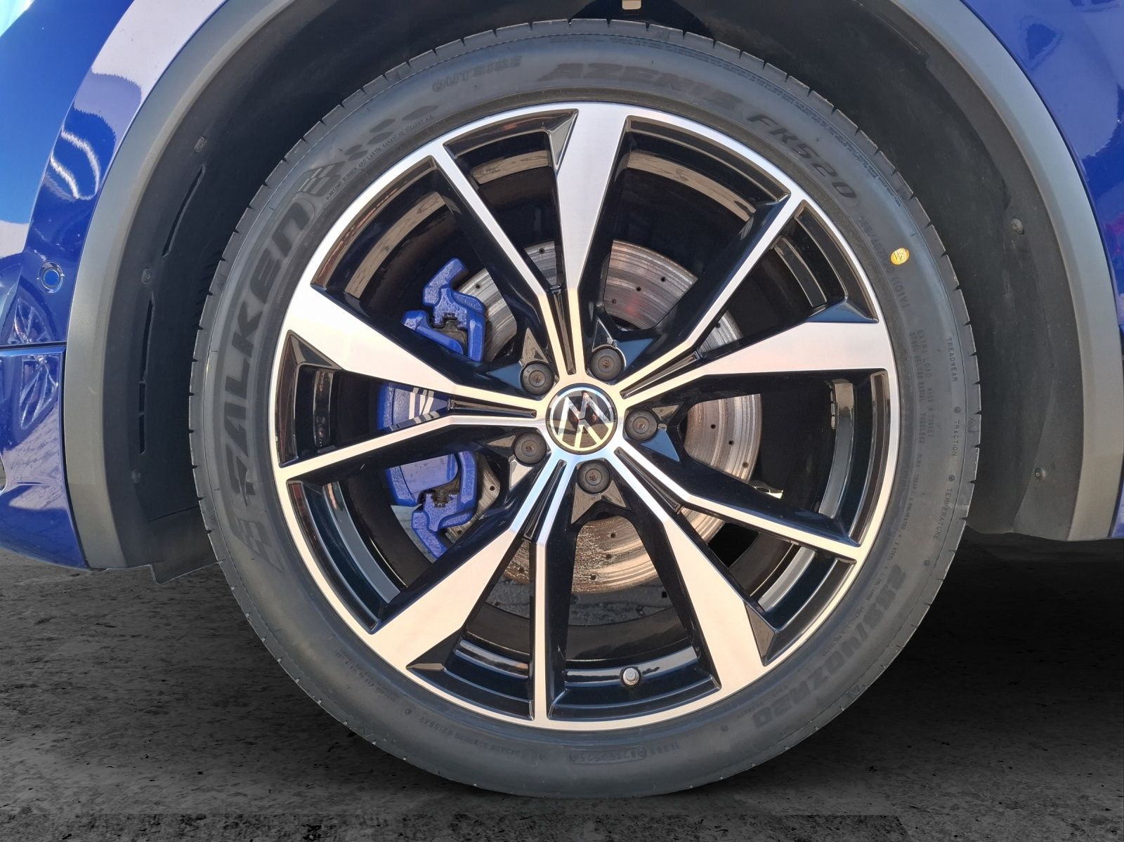 Fahrzeugabbildung Volkswagen Tiguan R DSG 4M Matrix AHK Navi AID ACC RFK SH 2