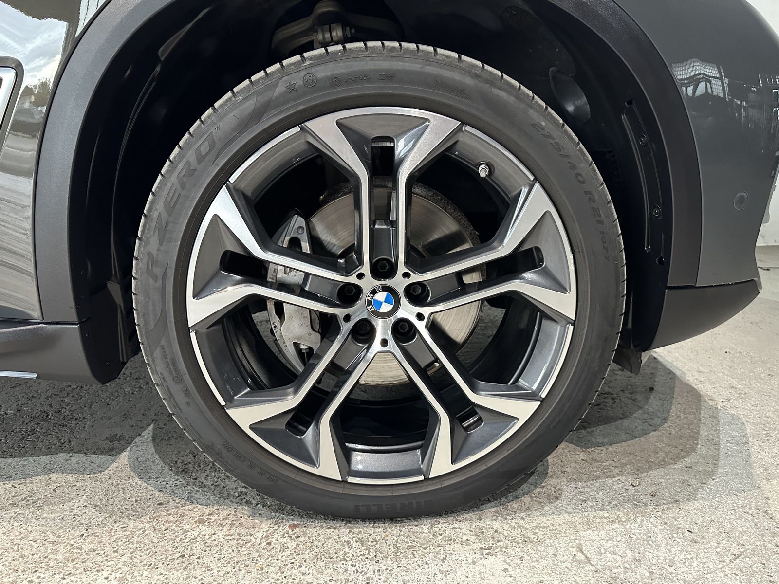 Fahrzeugabbildung BMW X5 xDrive30d Gestiksteuerung Head-Up Panoramagla