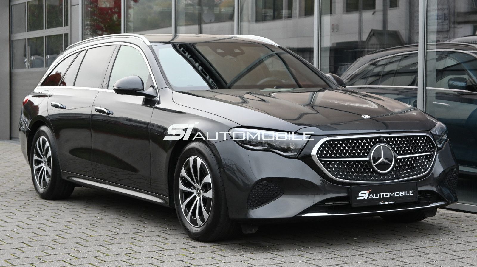 Fahrzeugabbildung Mercedes-Benz E 200 T Avantgarde °ACC°AHK°HUD°DIGITAL LIGHT°