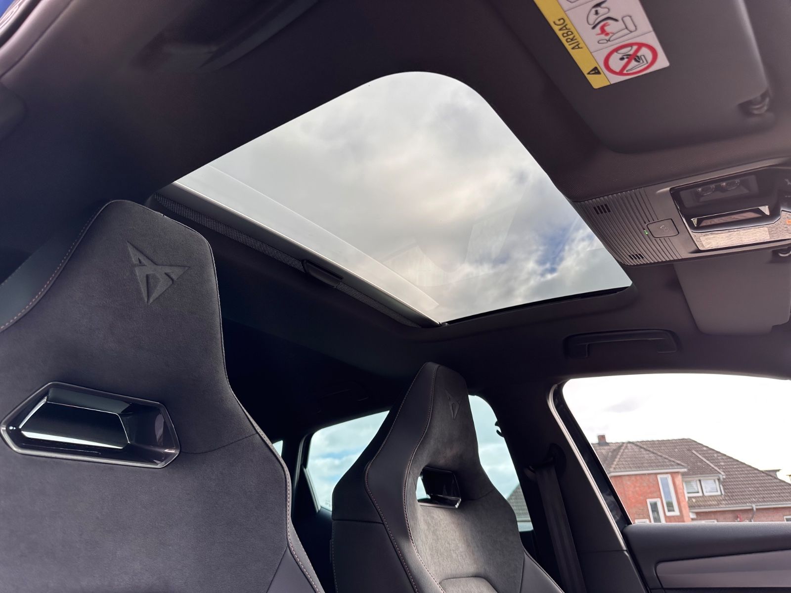 Fahrzeugabbildung CUPRA Leon VZ 2.0 TSI Pano/ACC/APP/LED/RFK/PDC/SHZG